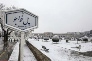 پل خواجو در روز برفی اصفهان