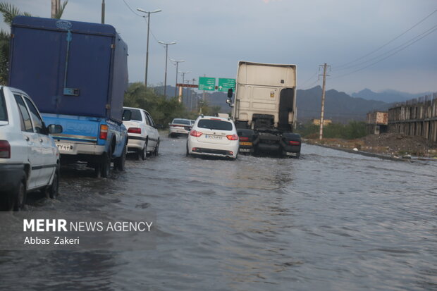 بارش شدید باران و آبگرفتگی خیابان ومعابر میناب