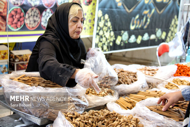 یلدا نزدیک است؛ جلوه‌های نمایشگاهی شب چله در کرمانشاه