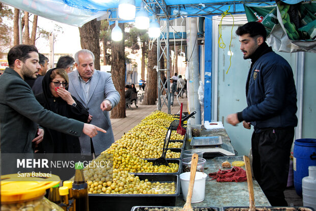 یلدا نزدیک است؛ جلوه‌های نمایشگاهی شب چله در کرمانشاه