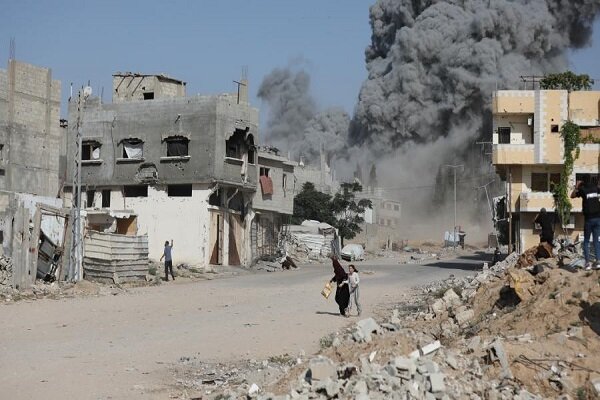 ادامه حملات صهیونیست‌ها به غزه؛ کشف پیکر ۱۴ شهید فلسطینی