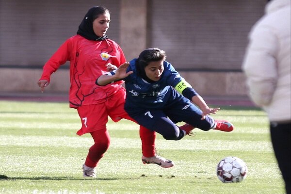 گام‌های بزرگ فوتبال زنان روی زیرساخت‌های ضعیف/ مثل آقایان عقب نمانند!