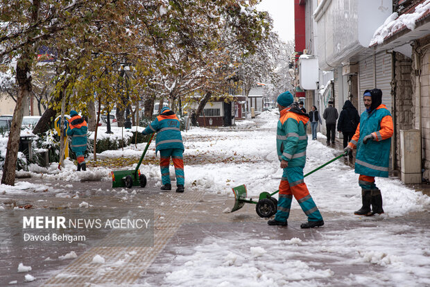 سفیدپوش شدن مشهد در آستانه یلدا