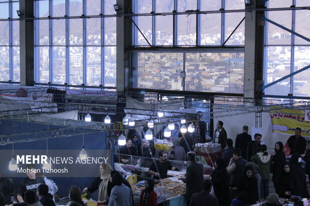 نمایشگاه ویژه شب یلدا در خرم‌آباد