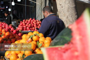 بازار شب یلدا داغ اما بی‌رمق؛فروشندگان از رکود و مردم ازگرانی می‌گویند
