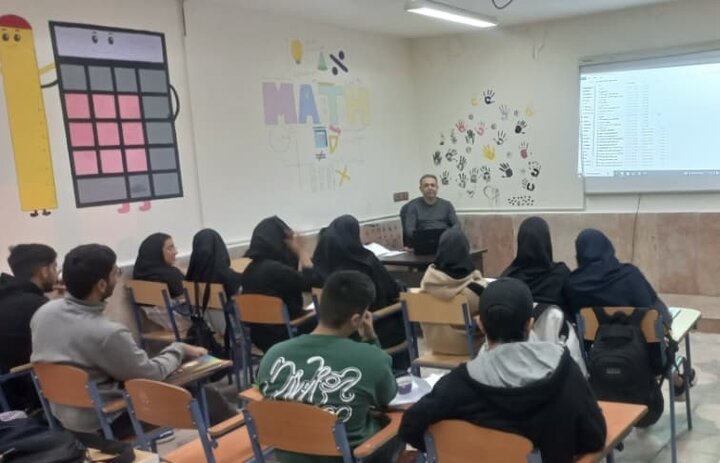 دشتی‌زاده: دانش‌آموزان خارگی برای کنکور توانمند می‌شوند