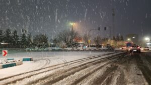 برف پاییزی خیابان‌ها و کوچه‌های بجنورد را سفیدپوش کرد