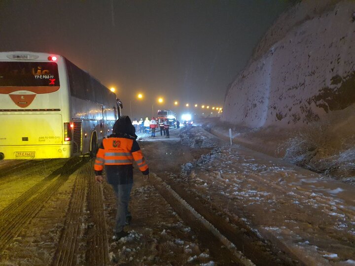 بارش برف در محورهای مواصلاتی استان ایلام طی شامگاه یکشنبه