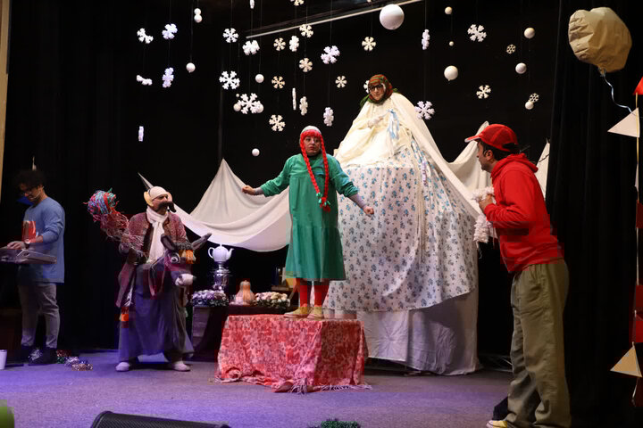 اجرای نمایش «هیچ شبی مثل امشب نیست» در کانون پرورش فکری قزوین