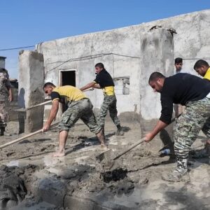 امدادرسانی نیروی دریایی ارتش به سیل‌زدگان بندر جاسک