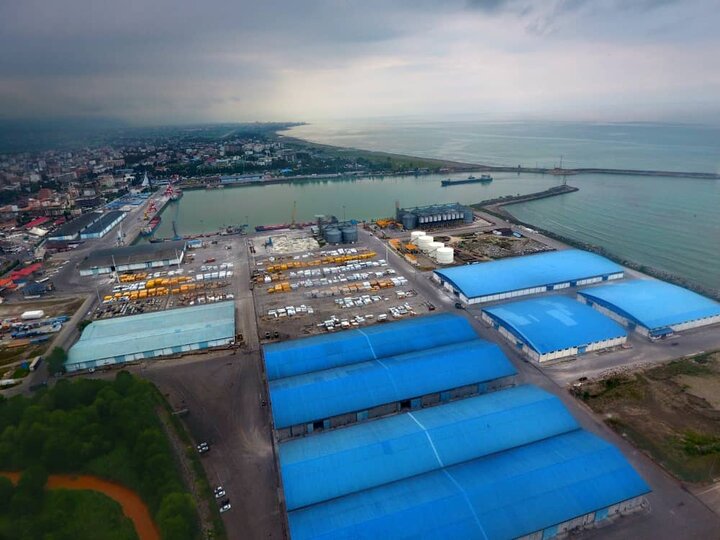 نمایی از عملیات بندری در نوشهر