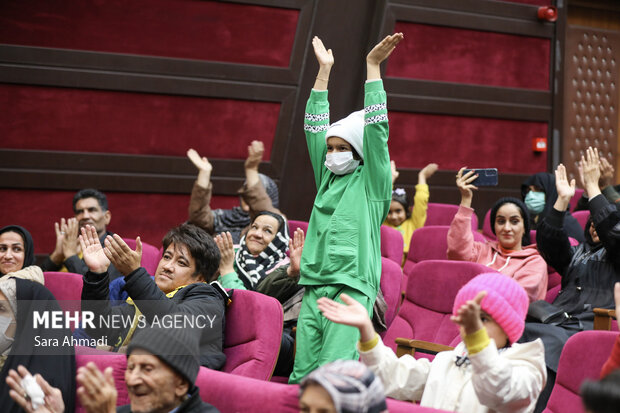 شب یلدای بیماران سرطانی در کنار خادمان امام رضا(ع)