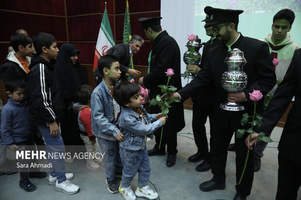 شب یلدای بیماران سرطانی در کنار خادمان امام رضا(ع)