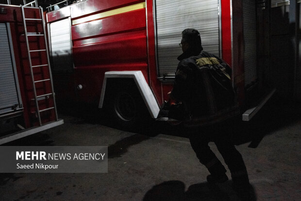 شب یلدا در ایستگاه‌های آتش‌نشانی رشت