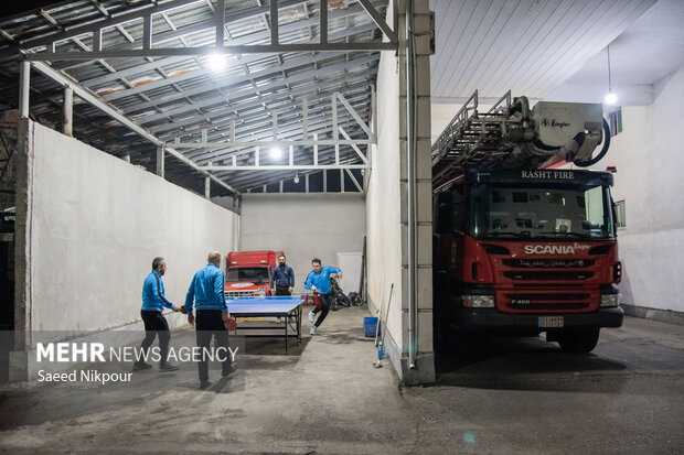 شب یلدا در ایستگاه‌های آتش‌نشانی رشت