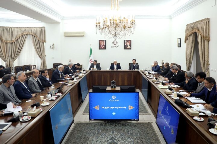 عارف: نظام به اهمیت بخش خصوصی در تأمین امنیت سایبری پی برده است