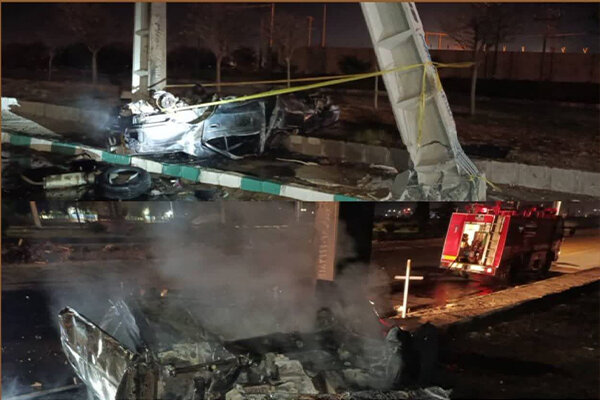 انحراف پژو پارس و برخورد با تیر چراغ برق در کمربندی غربی کرمانشاه