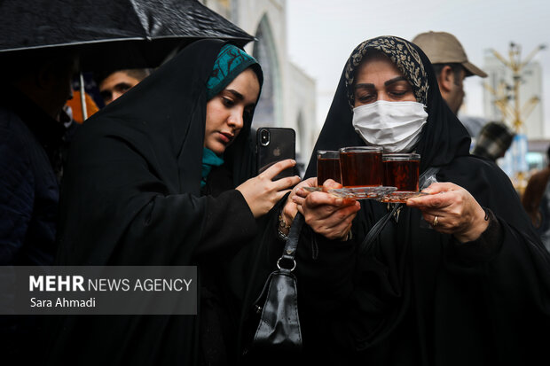 پذیرایی از زائران در چایخانه های حرم مطهر امام رضا(ع)