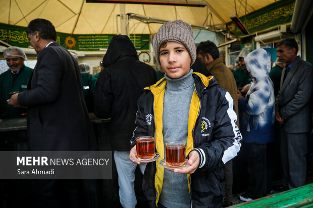 پذیرایی از زائران در چایخانه های حرم مطهر امام رضا(ع)