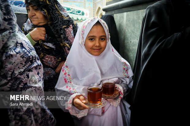 پذیرایی از زائران در چایخانه های حرم مطهر امام رضا(ع)