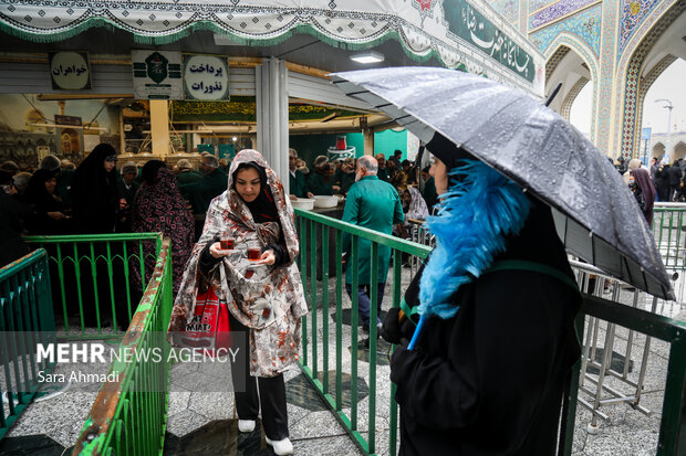 پذیرایی از زائران در چایخانه های حرم مطهر امام رضا(ع)