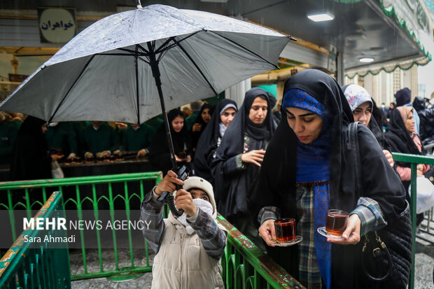 پذیرایی از زائران در چایخانه های حرم مطهر امام رضا(ع)
