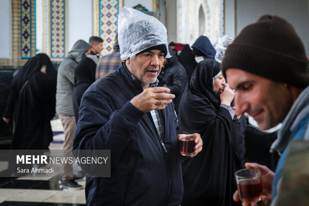پذیرایی از زائران در چایخانه های حرم مطهر امام رضا(ع)
