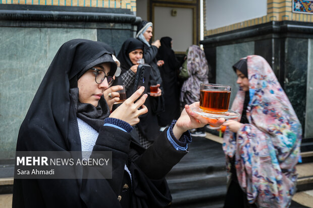 پذیرایی از زائران در چایخانه های حرم مطهر امام رضا(ع)