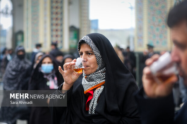 پذیرایی از زائران در چایخانه های حرم مطهر امام رضا(ع)