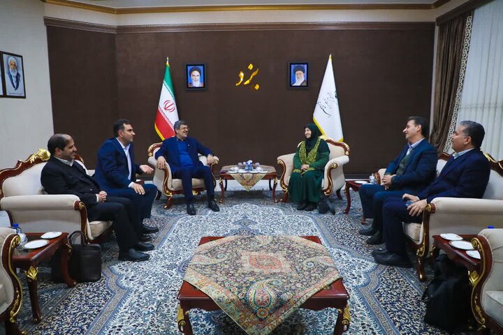 معاون رئیس جمهور و رئیس سازمان حفاظت محیط زیست وارد استان یزد شد