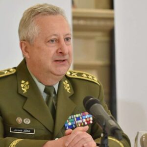 وزیر دفاع جمهوری چک از صحبت درباره اوکراین منع شد