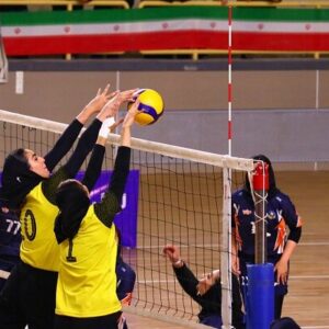 تقابل پنج مدعی برای قهرمانی نیم‌فصل والیبال بانوان