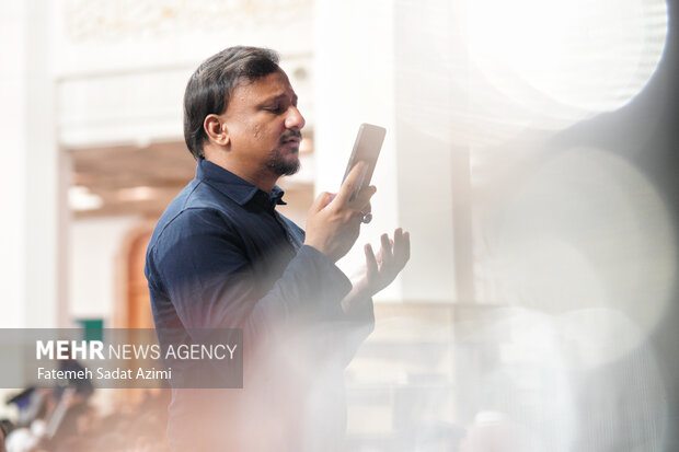 حال و هوای حرم بانوی کرامت در شب لیله الرغایب