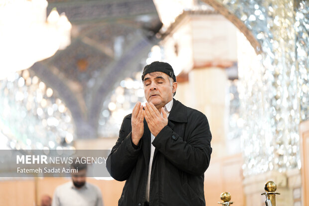 حال و هوای حرم بانوی کرامت در شب لیله الرغایب