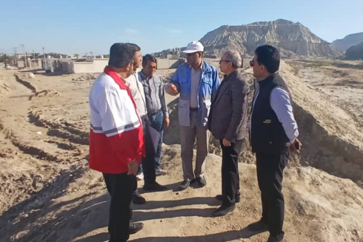 بازدید مدیرکل مدیریت بحران استانداری هرمزگان از نقاط پرخطر روستای طولا