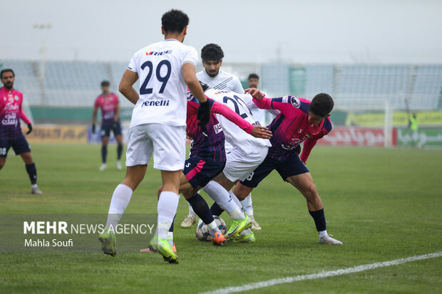 دیدار تیم های فوتبال آلومینیوم - ملوان