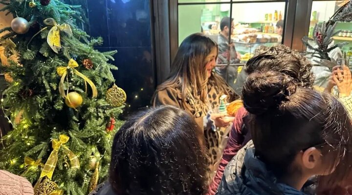 پرفورمنس کریسمسی با نمایش برهنگی