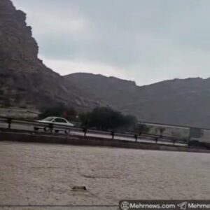 آب‌گرفتگی تقاطع غیرهمسطح سیراف در جاده کنگان- عسلویه