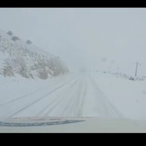 بارش سنگین برف وکولاک باعث مسدود شدن محور قهرود به کامو شد