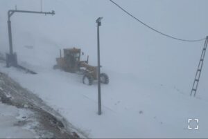 بارش حدود ۶۰ سانتی‌متری برف در گردنه ژالانه