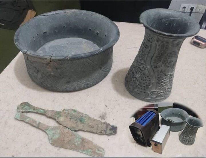 پلیس جیرفت ۴ عدد شی باستانی را کشف کرد