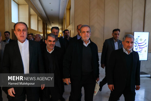 جلسه بررسی لایحه بودجه ۱۴۰۵ در صحن مجلس با حضور رئیس جمهور