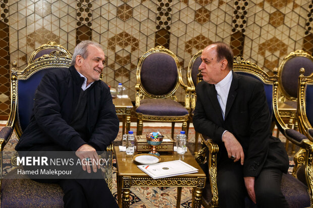 جلسه بررسی لایحه بودجه ۱۴۰۵ در صحن مجلس با حضور رئیس جمهور