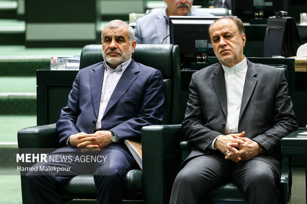 جلسه بررسی لایحه بودجه ۱۴۰۵ در صحن مجلس با حضور رئیس جمهور