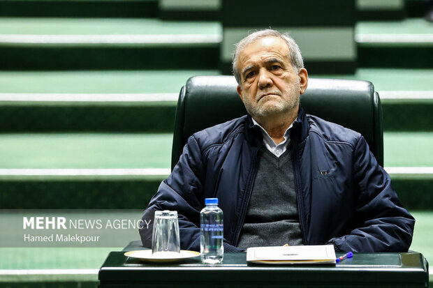 جلسه بررسی لایحه بودجه ۱۴۰۵ در صحن مجلس با حضور رئیس جمهور