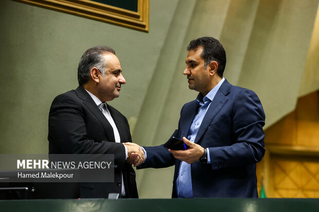 جلسه بررسی لایحه بودجه ۱۴۰۵ در صحن مجلس با حضور رئیس جمهور