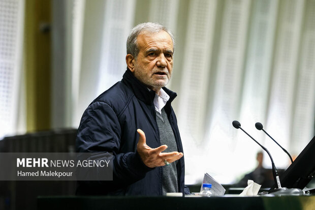 جلسه بررسی لایحه بودجه ۱۴۰۵ در صحن مجلس با حضور رئیس جمهور