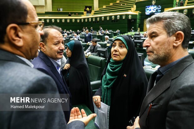 جلسه بررسی لایحه بودجه ۱۴۰۵ در صحن مجلس با حضور رئیس جمهور