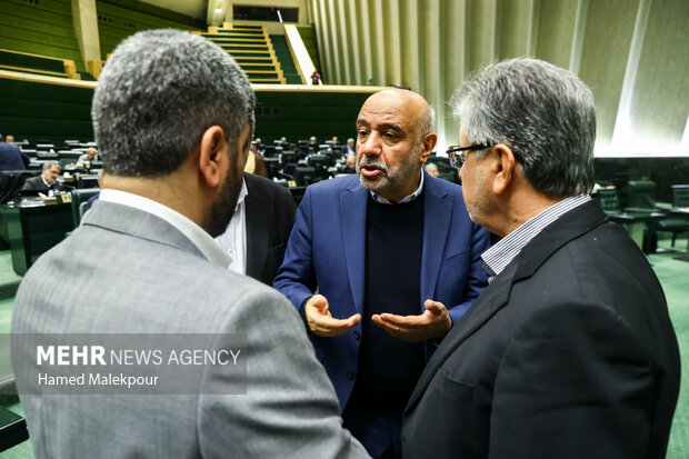 جلسه بررسی لایحه بودجه ۱۴۰۵ در صحن مجلس با حضور رئیس جمهور