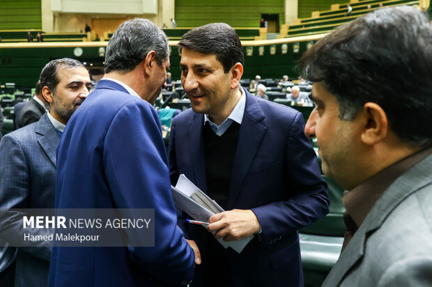 جلسه بررسی لایحه بودجه ۱۴۰۵ در صحن مجلس با حضور رئیس جمهور